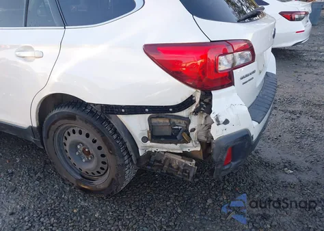 2018 Subaru Outback 2.5I Premium z USA, uszkodzony, nr VIN 4S4BSAFC6J3276186